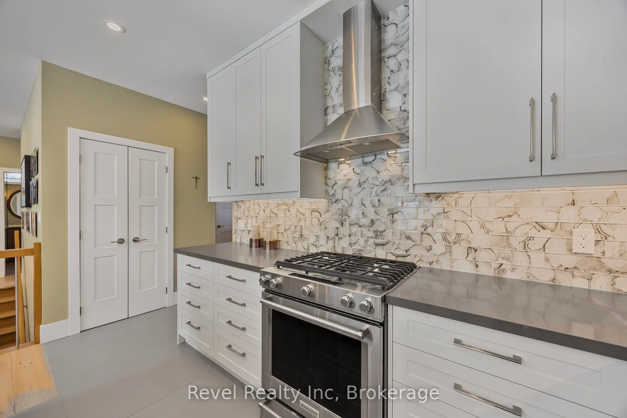 15 Stoney Road