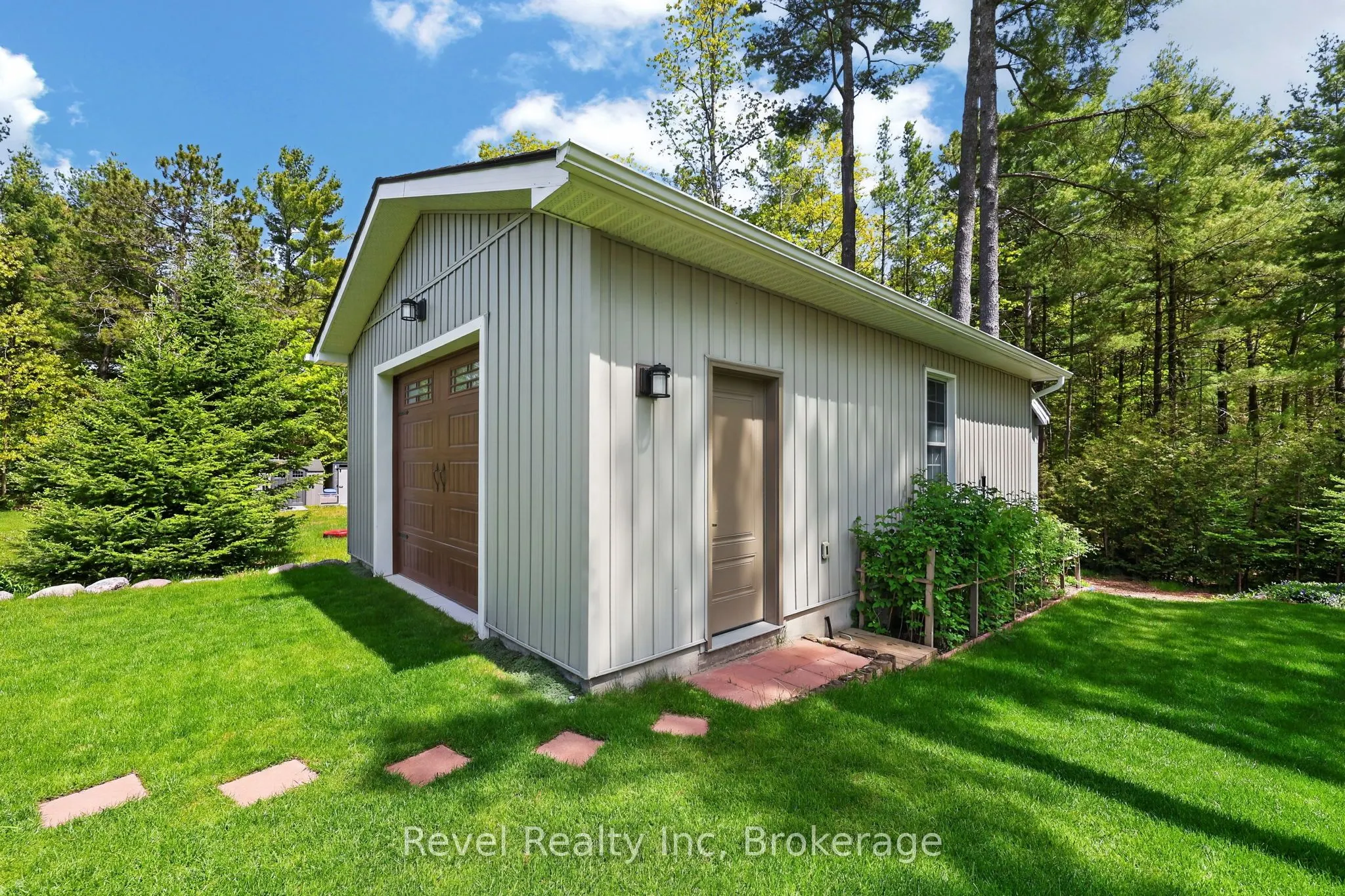 15 Stoney Road