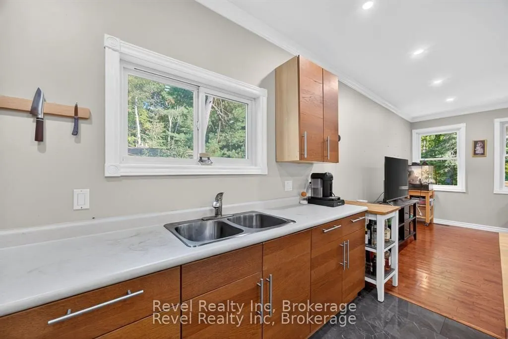683 Lafontaine Road W