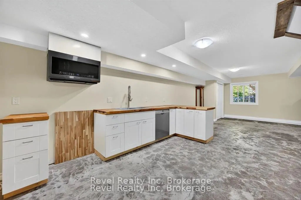 683 Lafontaine Road W