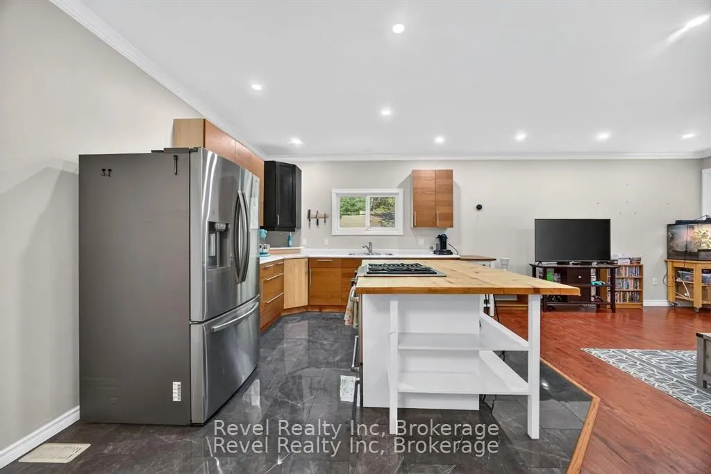 683 Lafontaine Road W