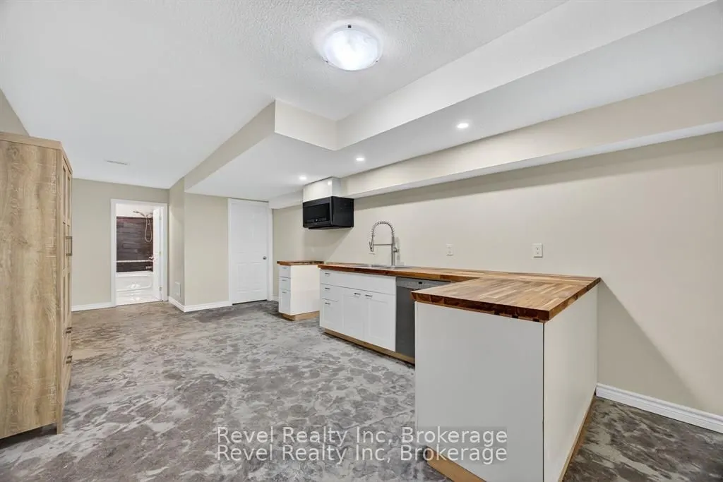 683 Lafontaine Road W