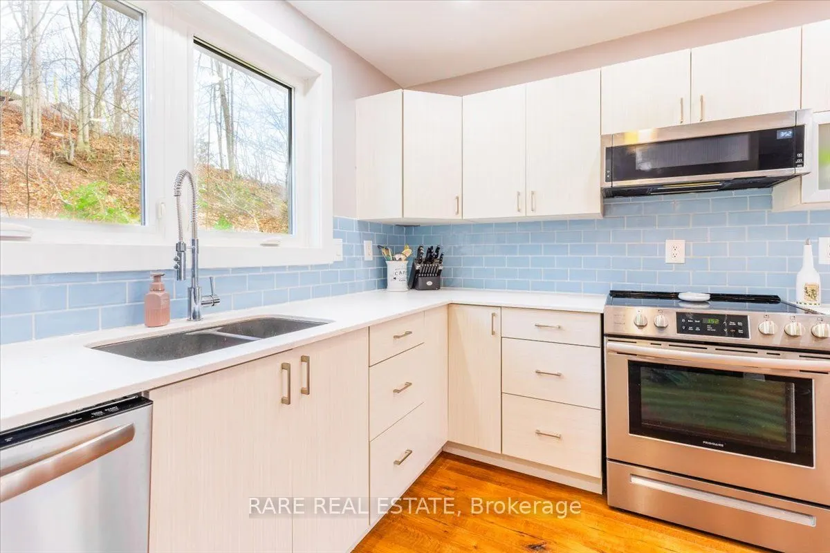 32 Oneida Avenue