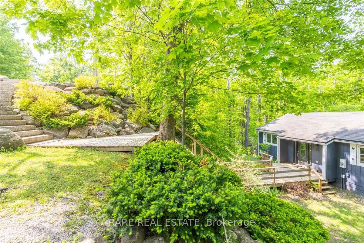 32 Oneida Avenue