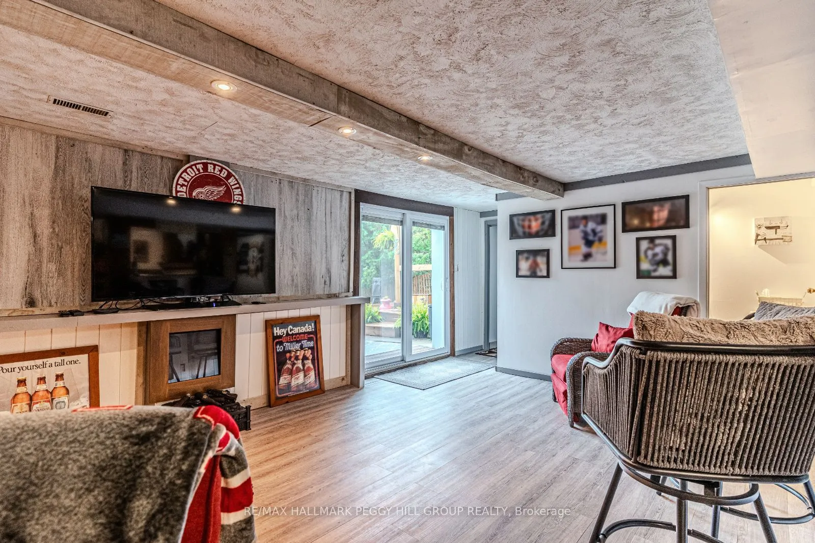 2447 Ridge Road W