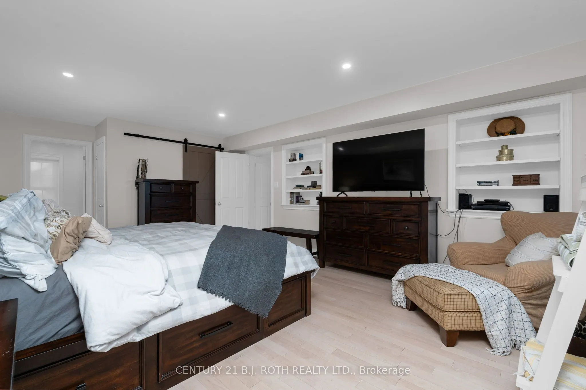 2710 Portage Trail