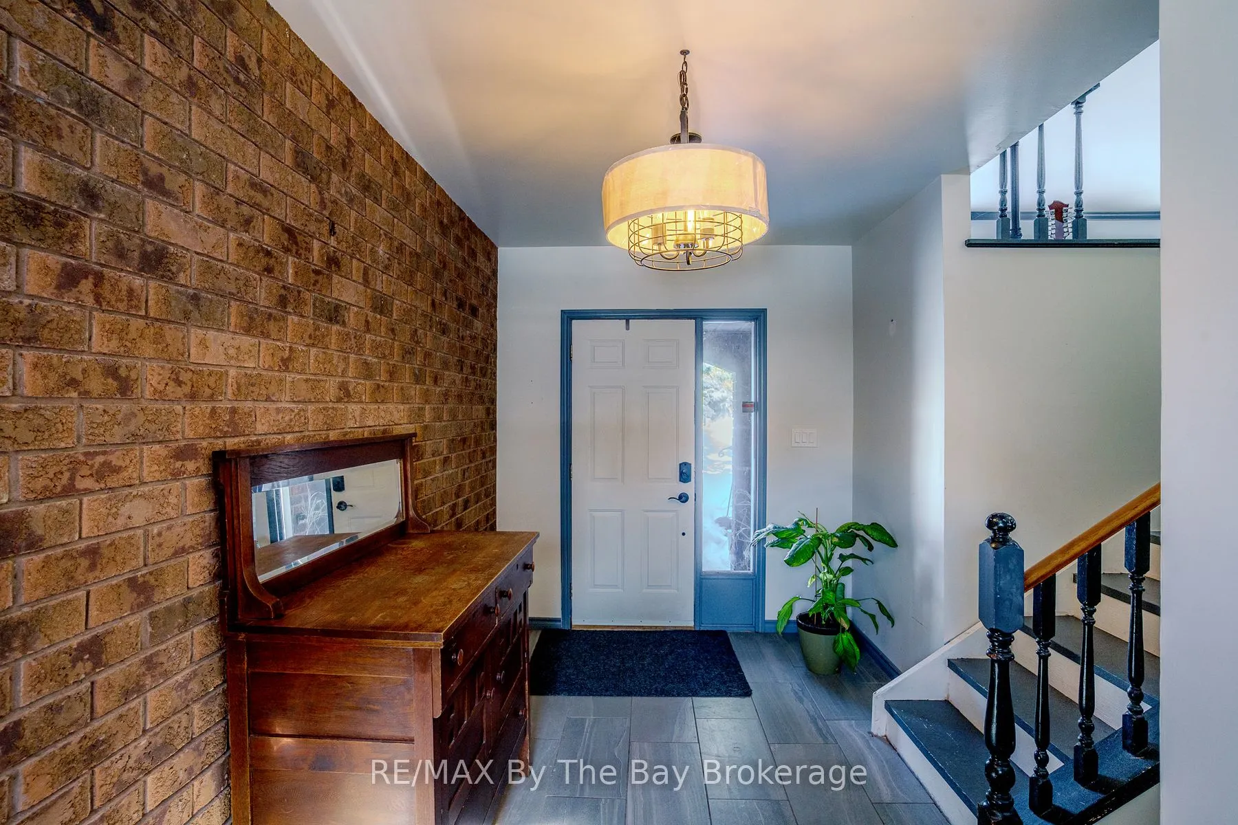 247 SIMCOE Street