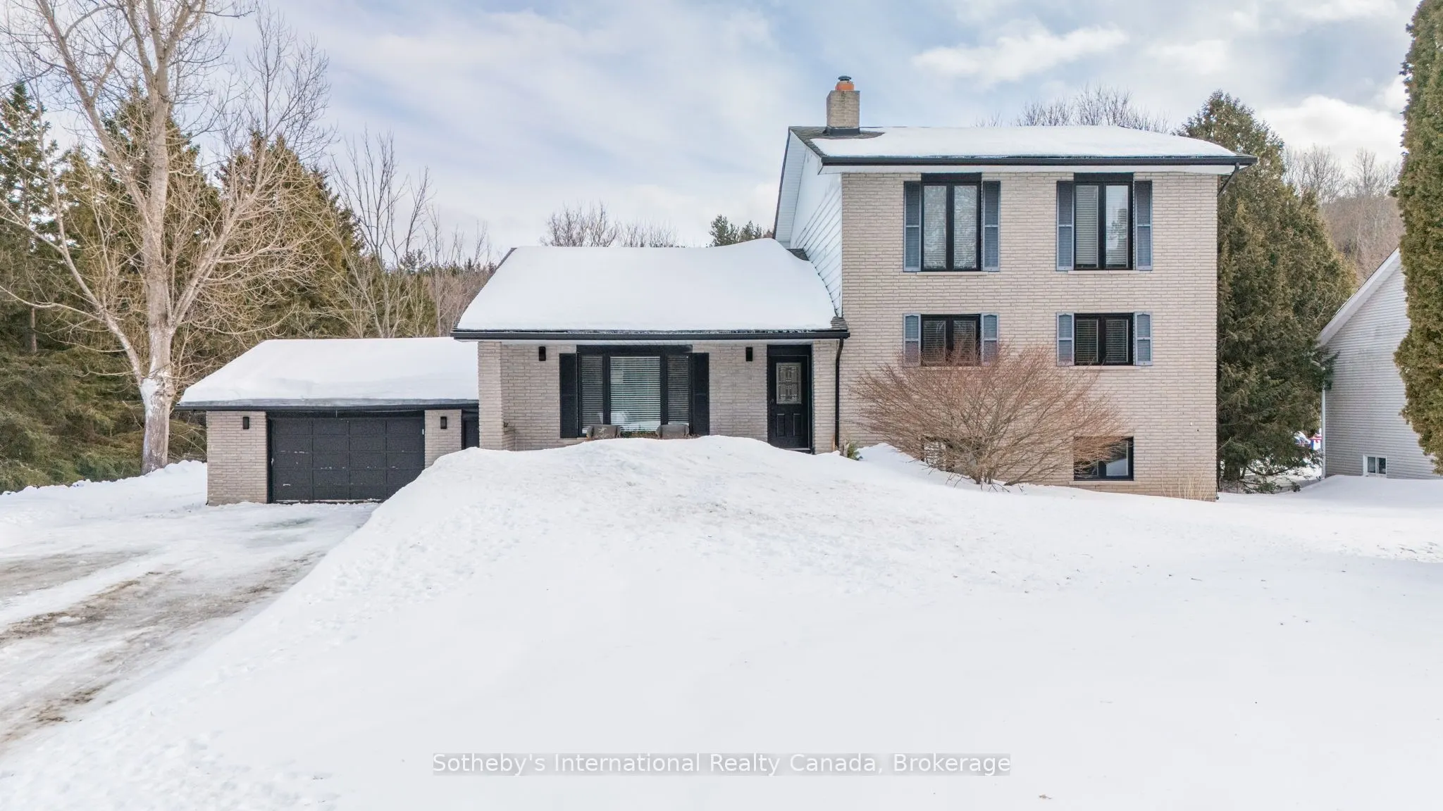 79 Caroline Street W