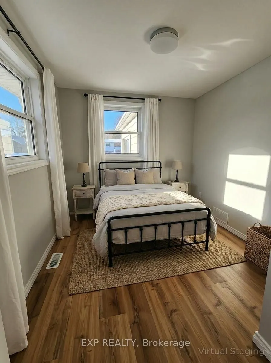 71 Lakeshore Road E