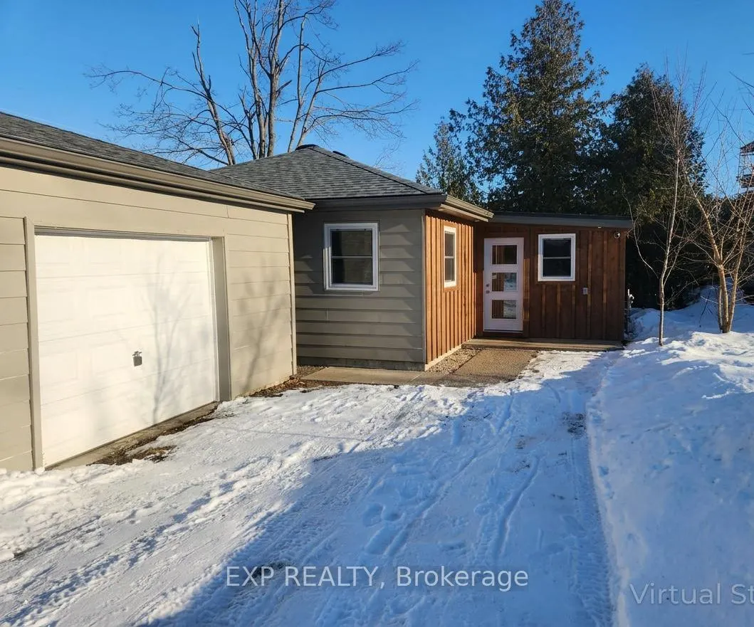 71 Lakeshore Road E