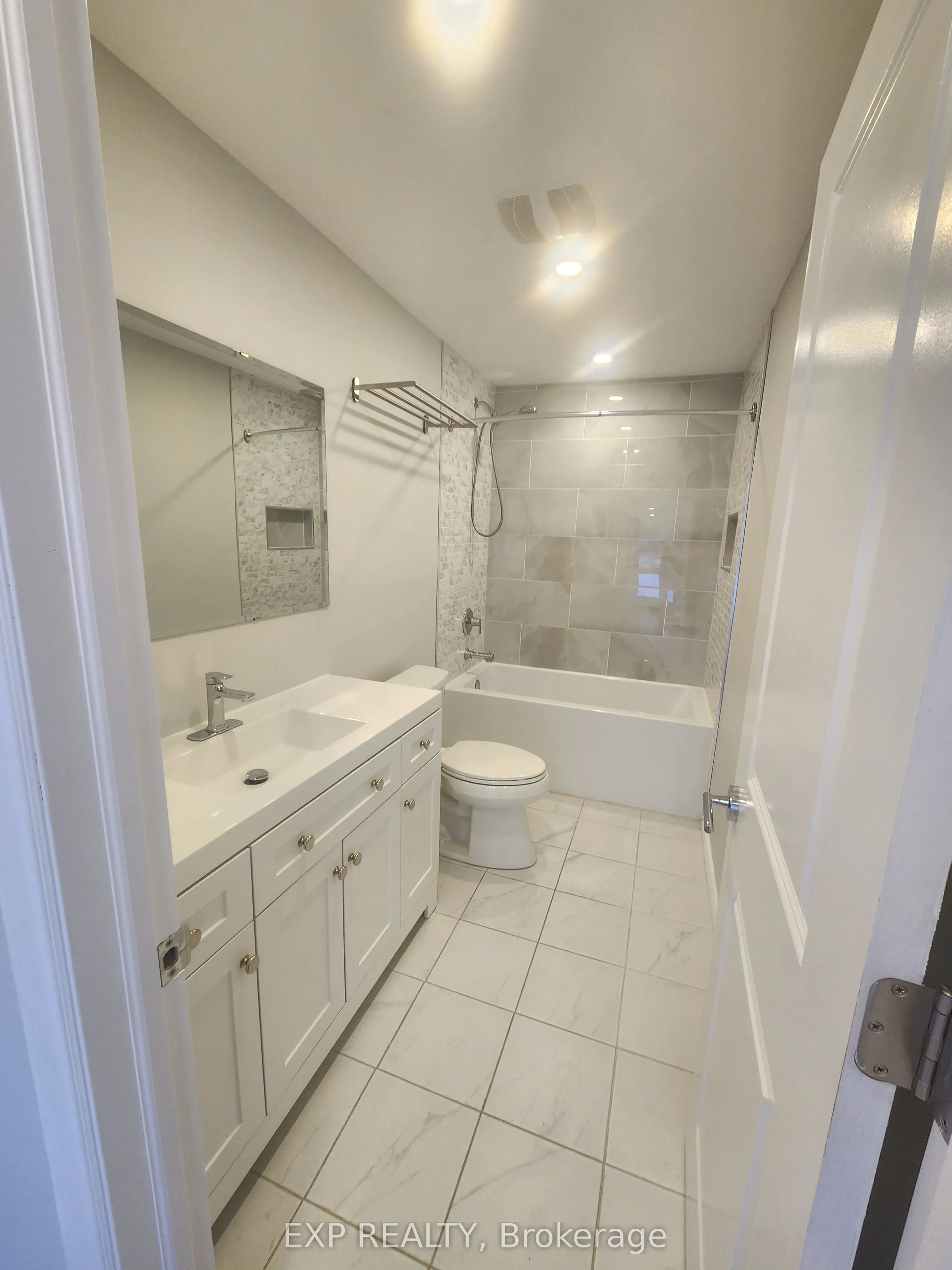 71 Lakeshore Road E