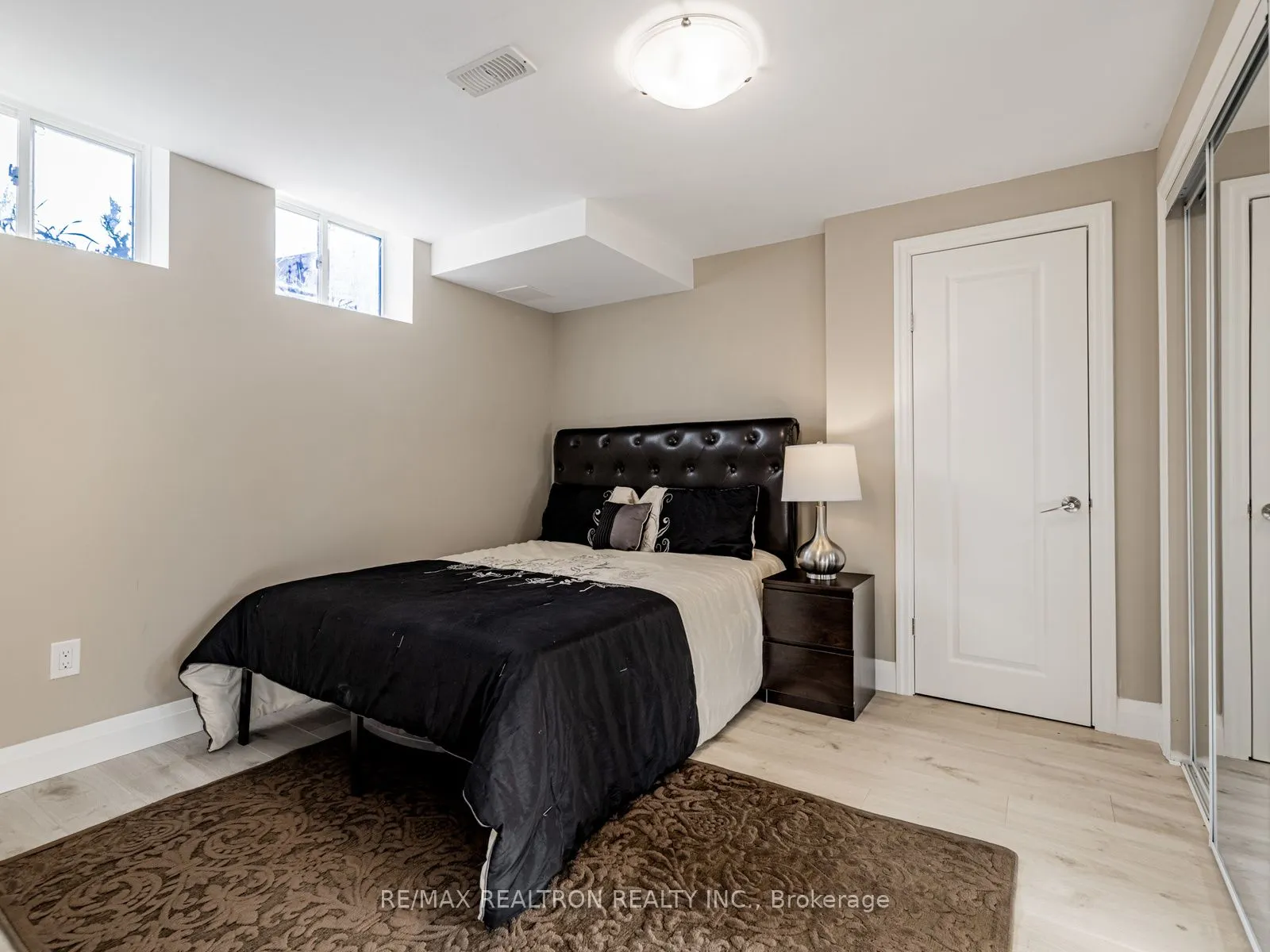 6 Bobolink Drive