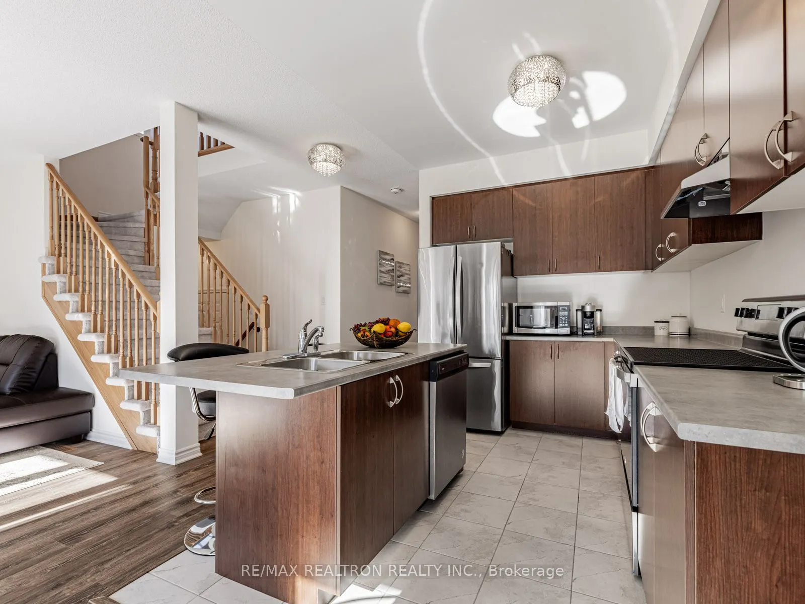 6 Bobolink Drive