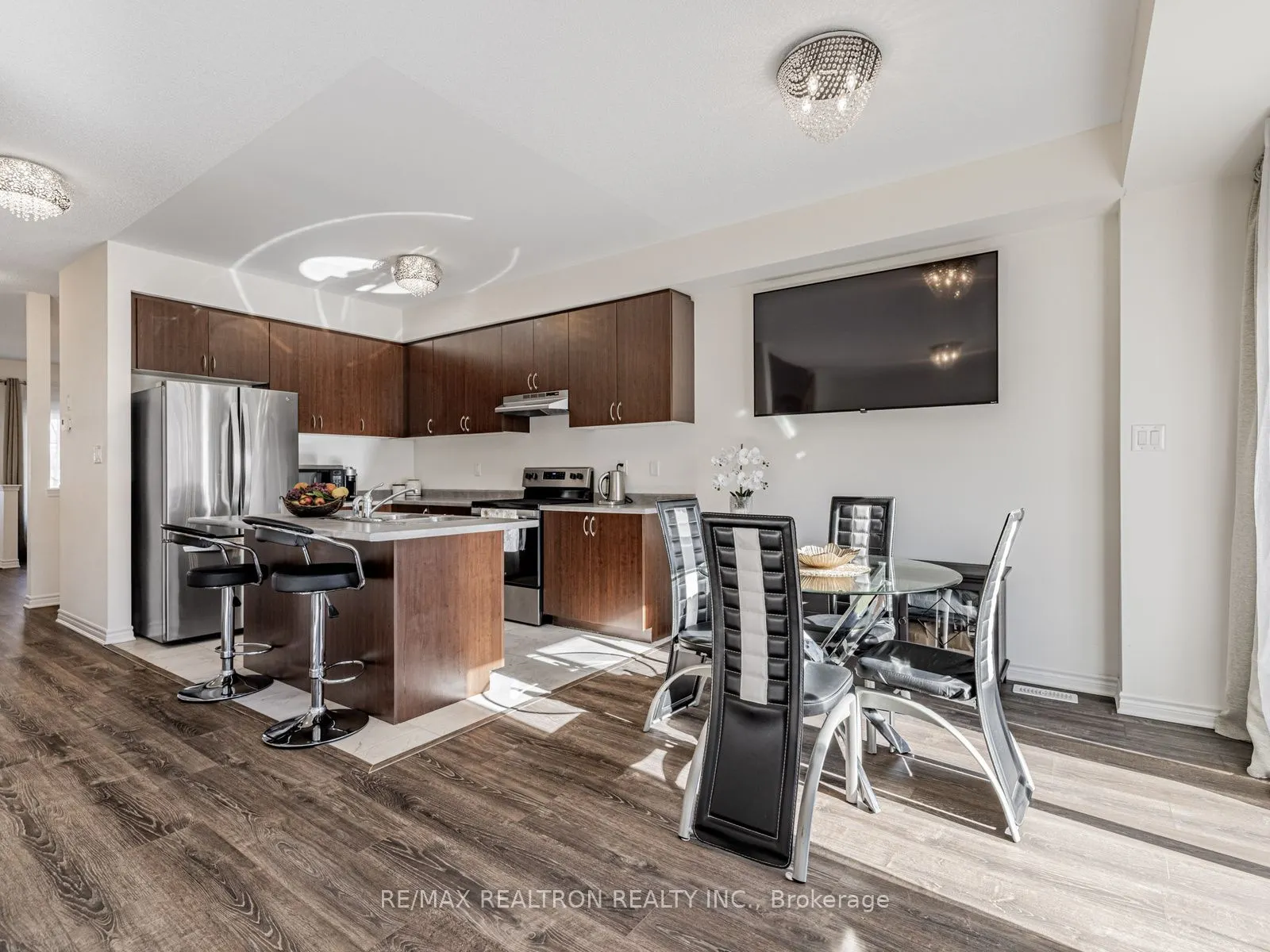 6 Bobolink Drive