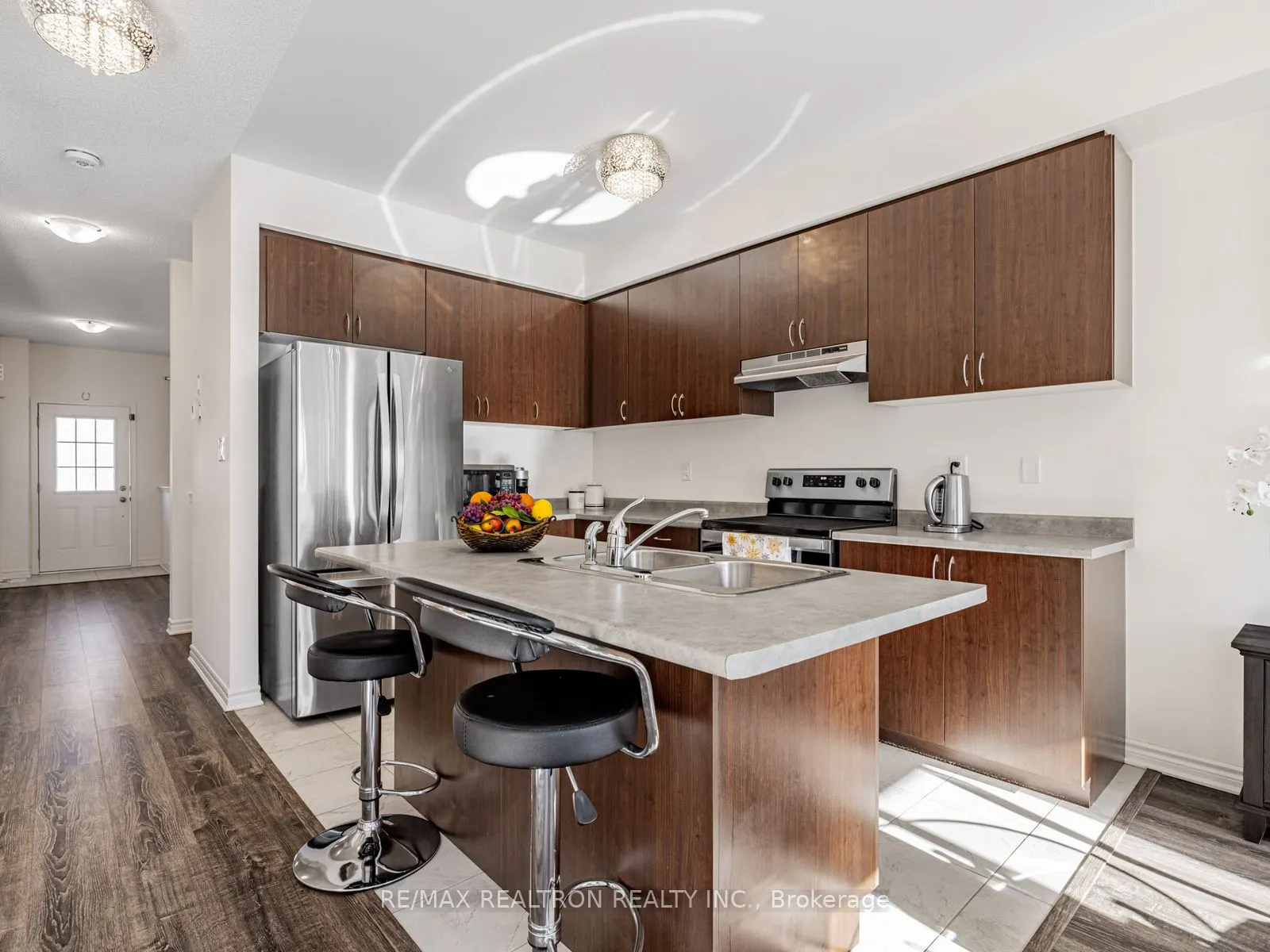 6 Bobolink Drive