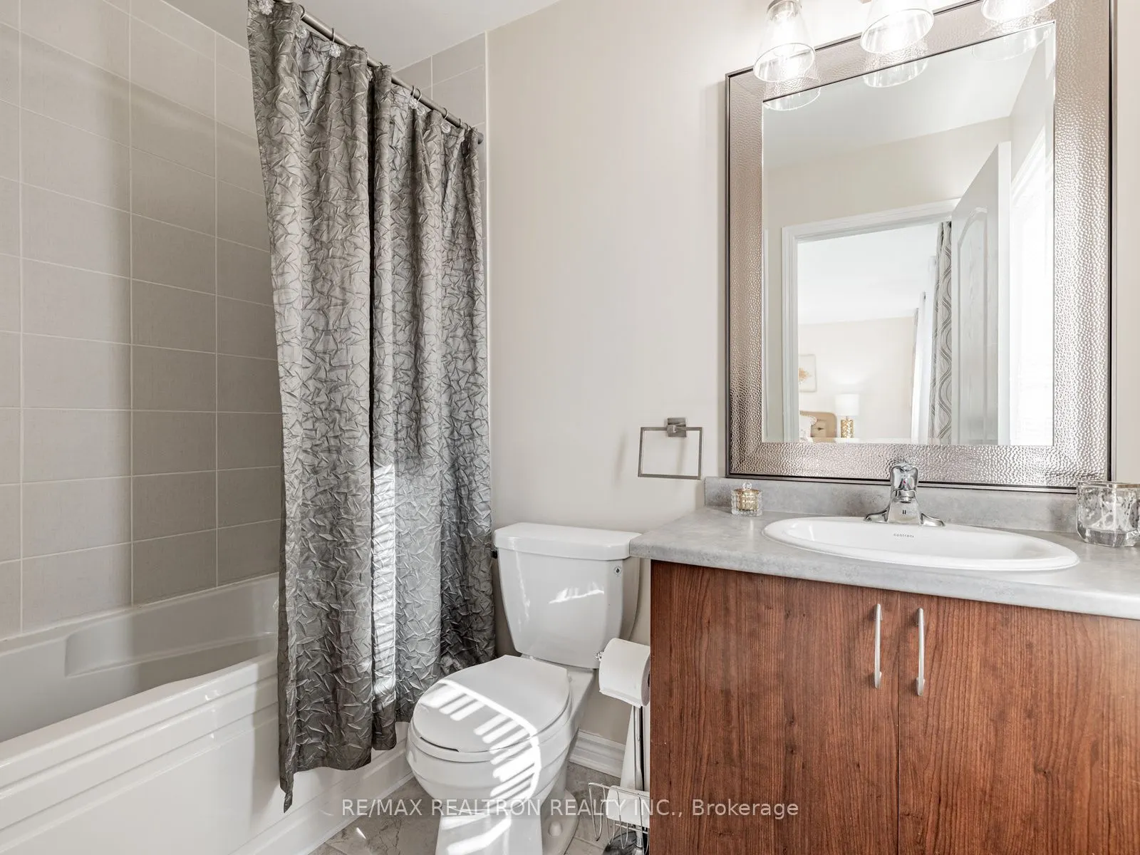 6 Bobolink Drive