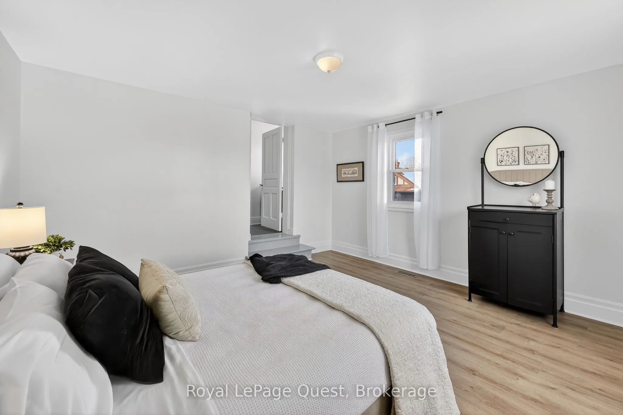109 Brant Street E
