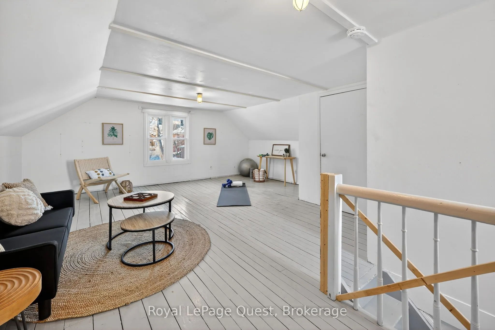 109 Brant Street E