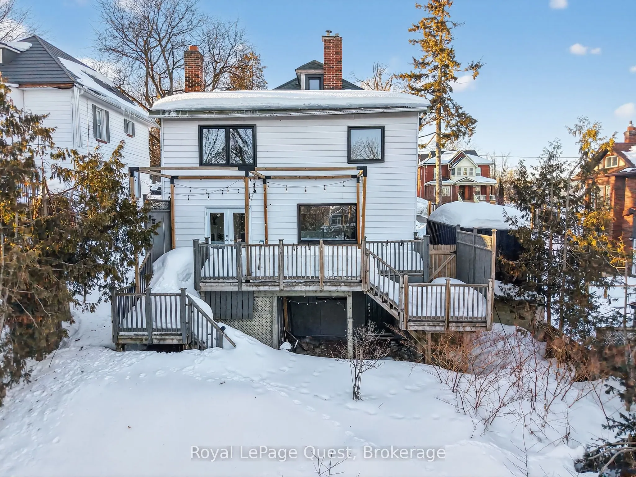 109 Brant Street E