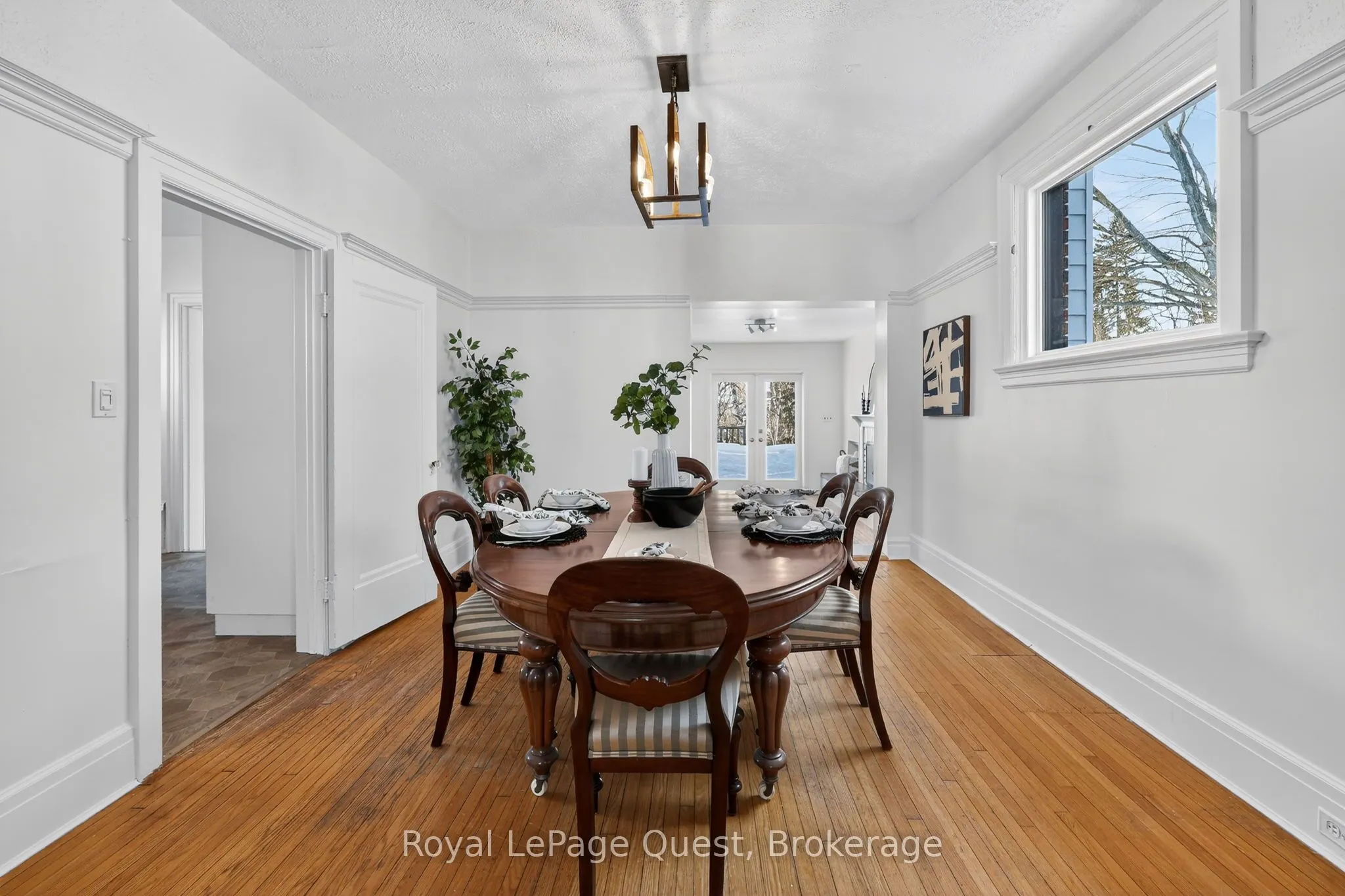 109 Brant Street E