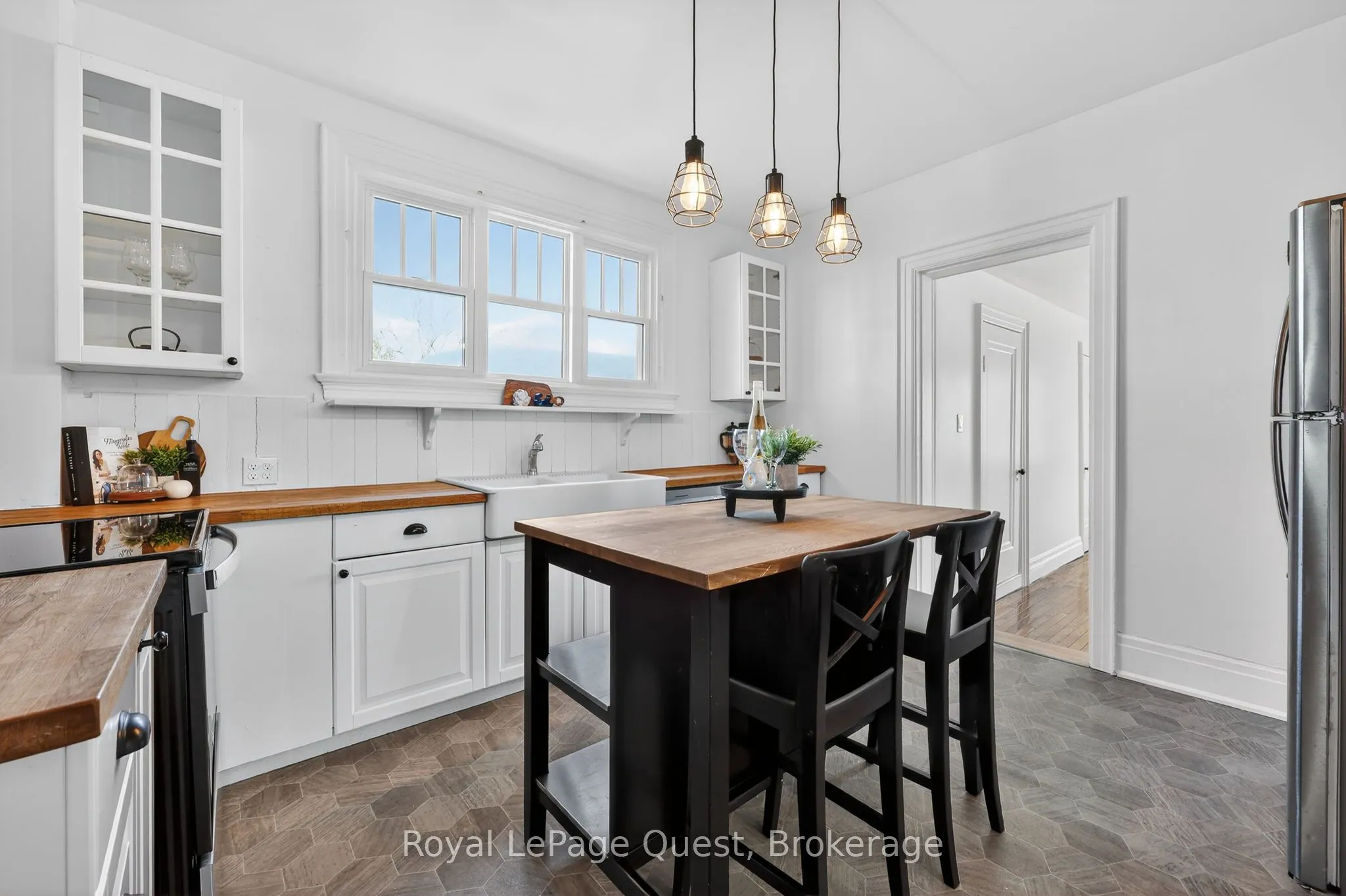 109 Brant Street E