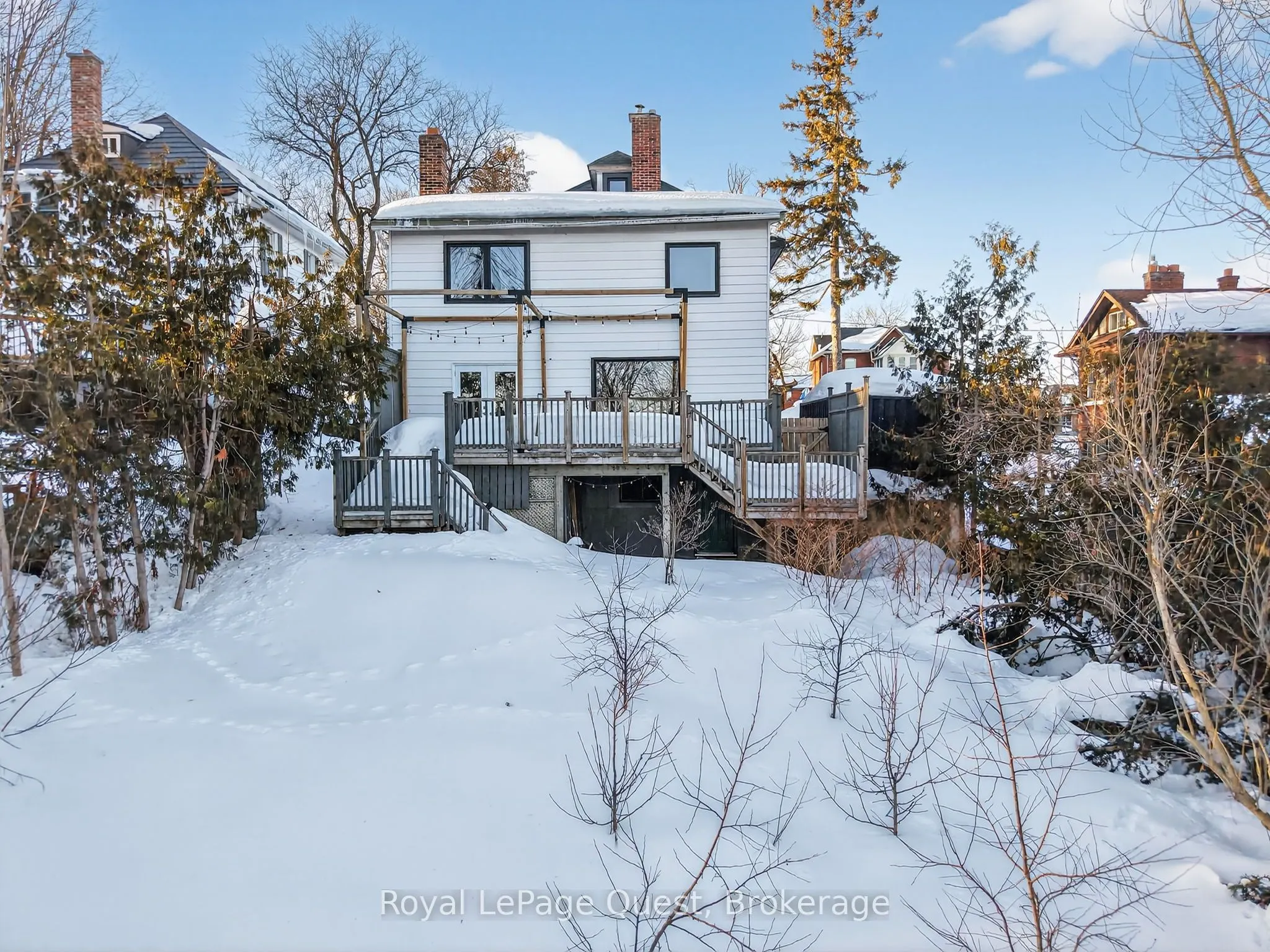 109 Brant Street E