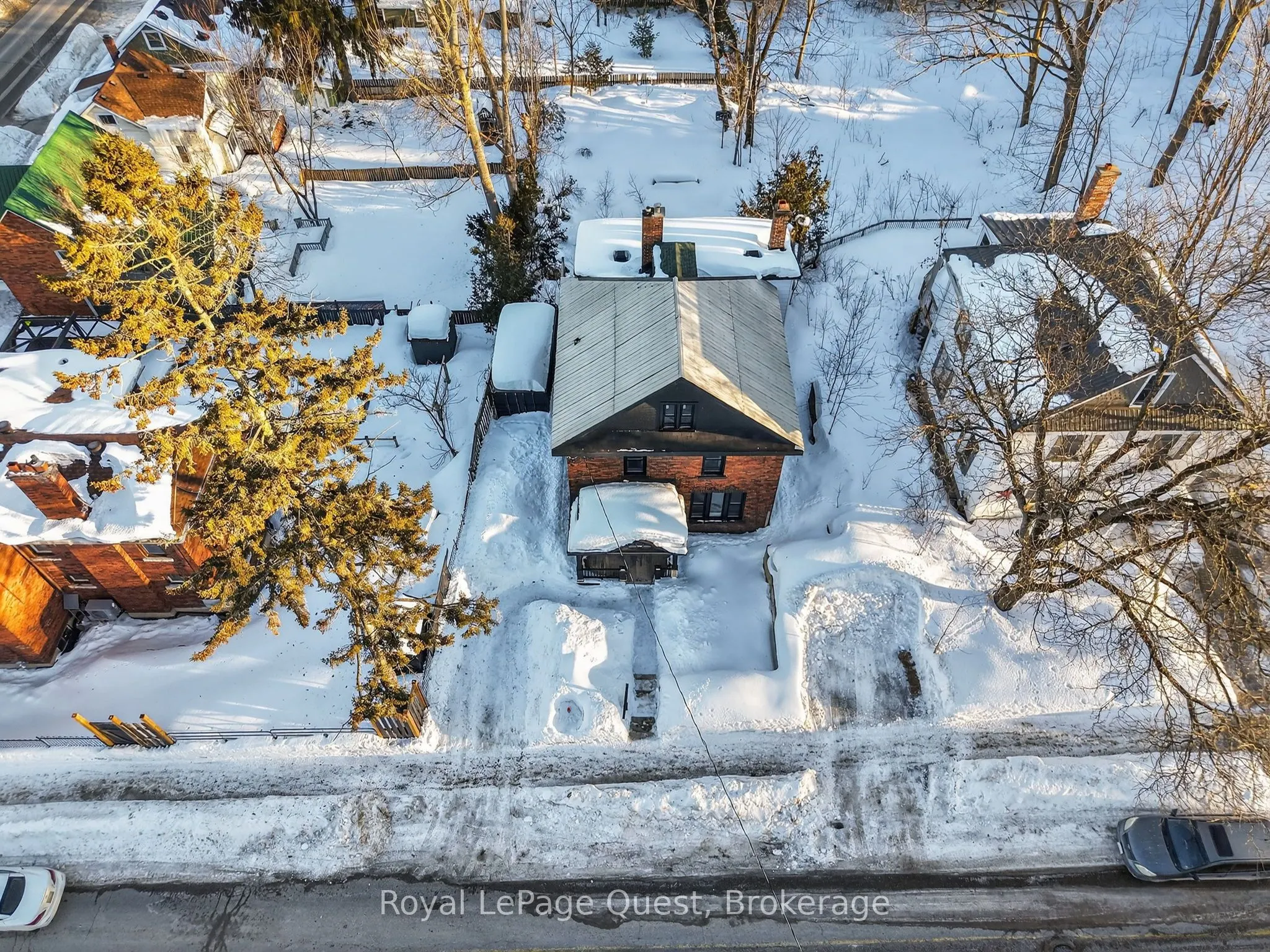 109 Brant Street E