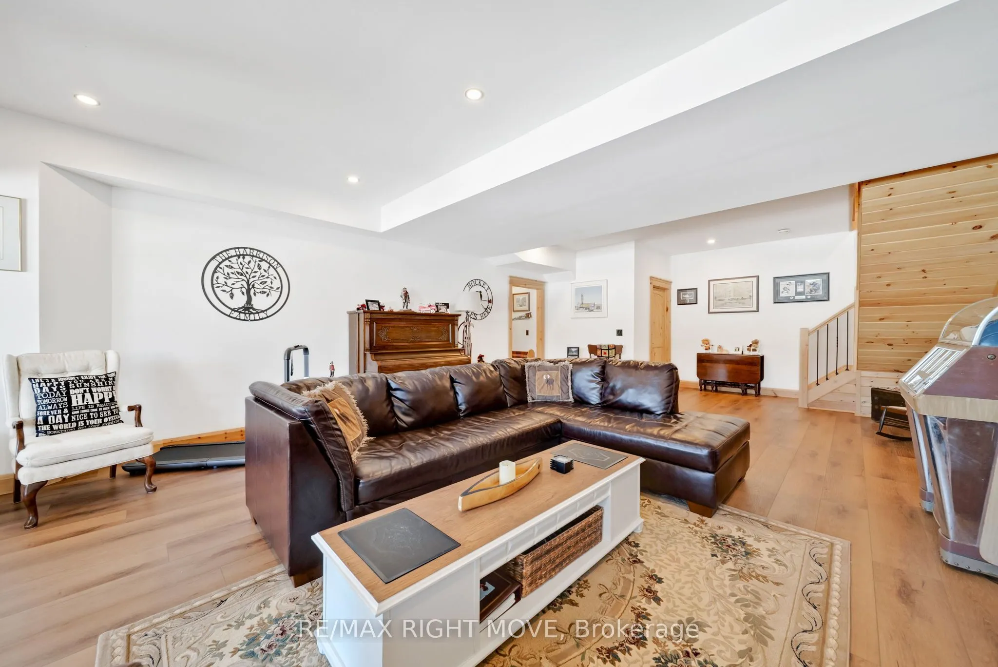 1935 Mcleod Drive