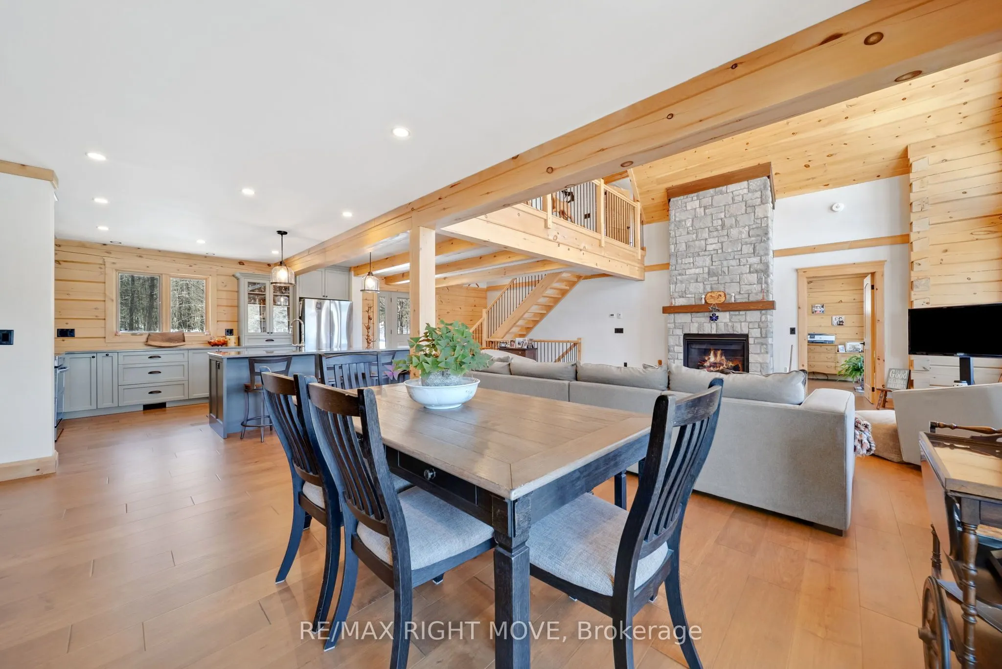 1935 Mcleod Drive