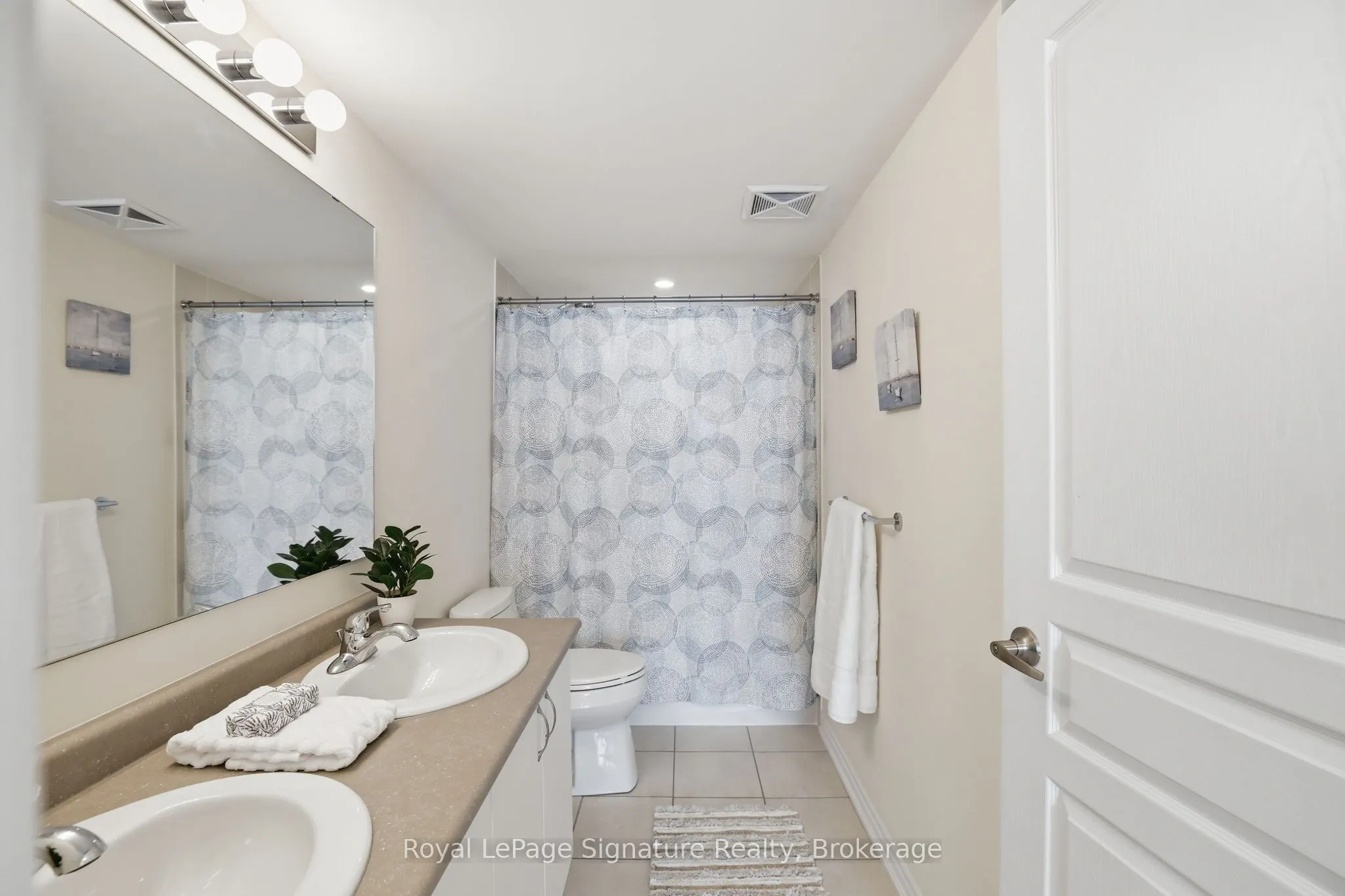 4 ANCHORAGE Crescent #101