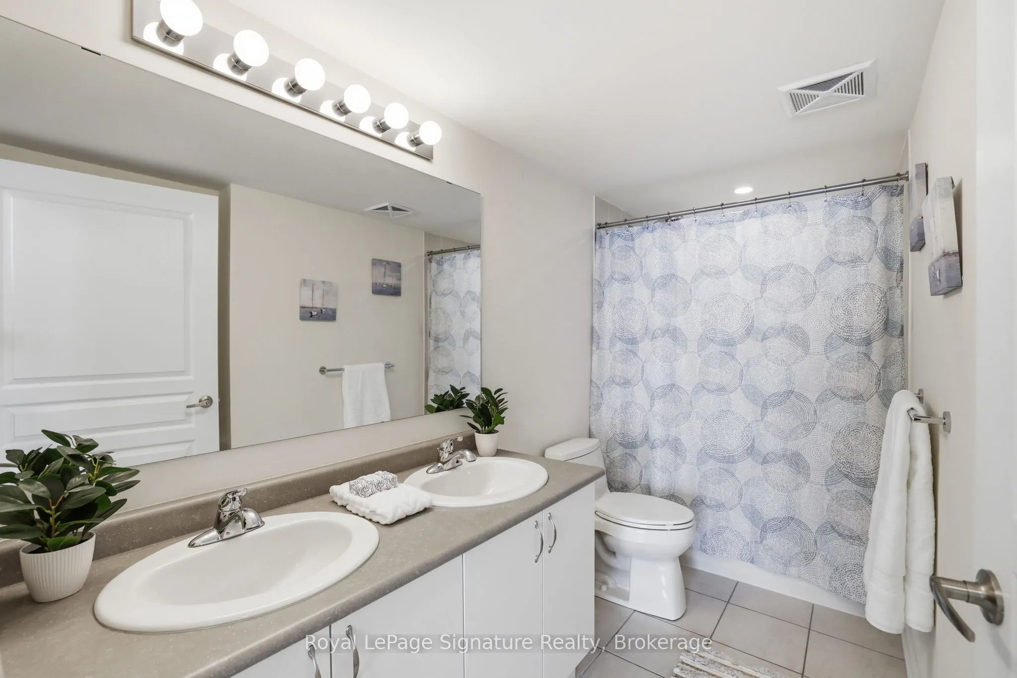 4 ANCHORAGE Crescent #101