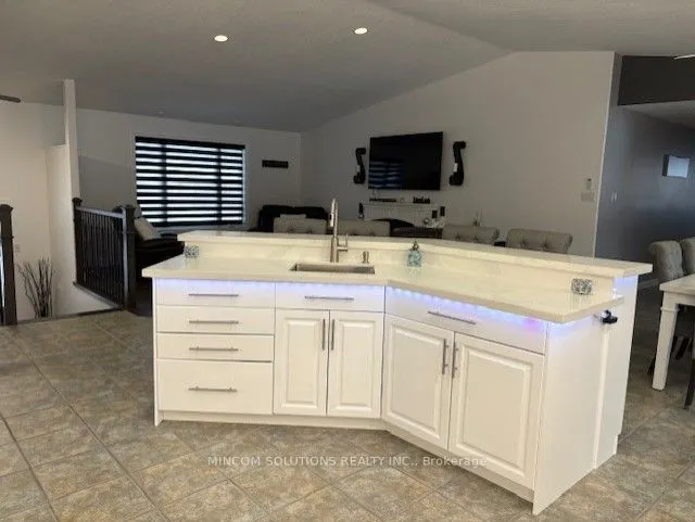 4 Downer Crescent