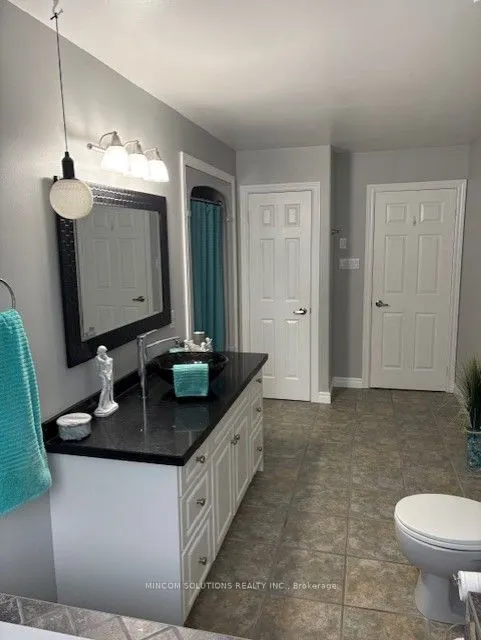 4 Downer Crescent