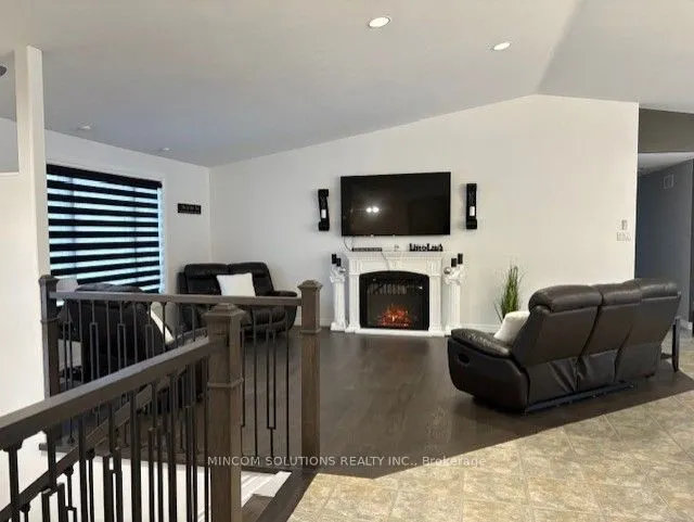 4 Downer Crescent
