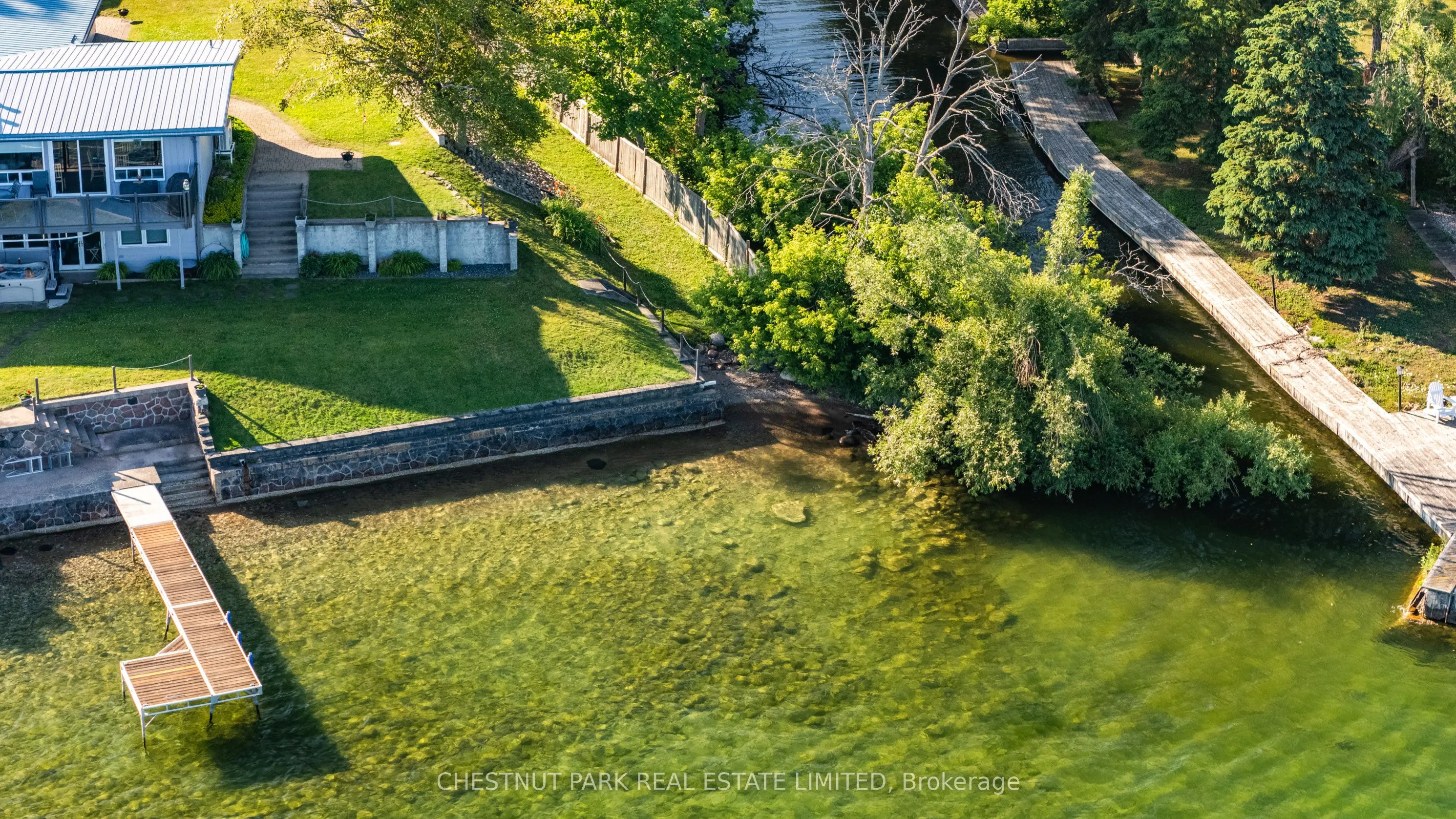 47 Lakeshore Road W