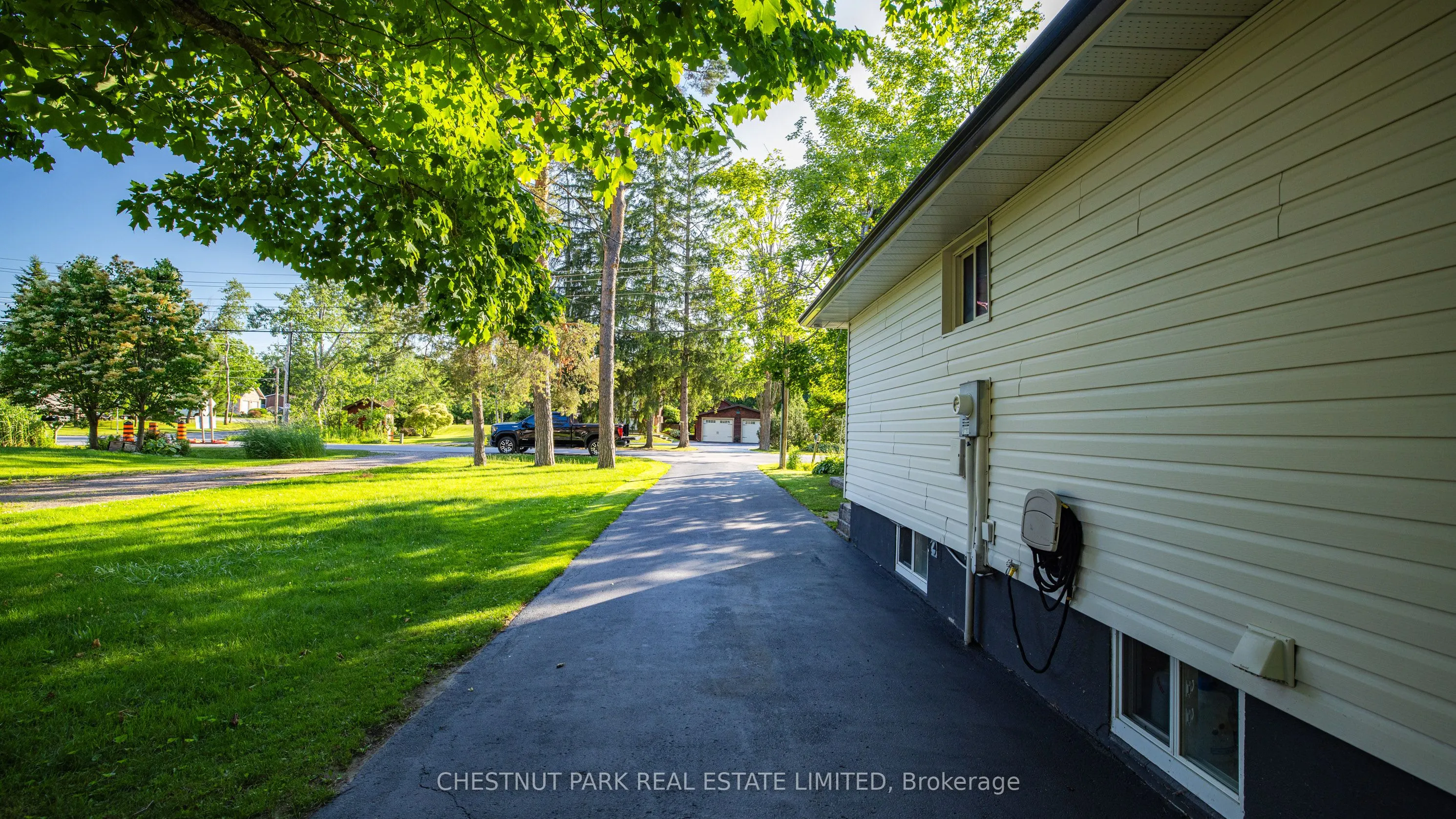 47 Lakeshore Road W