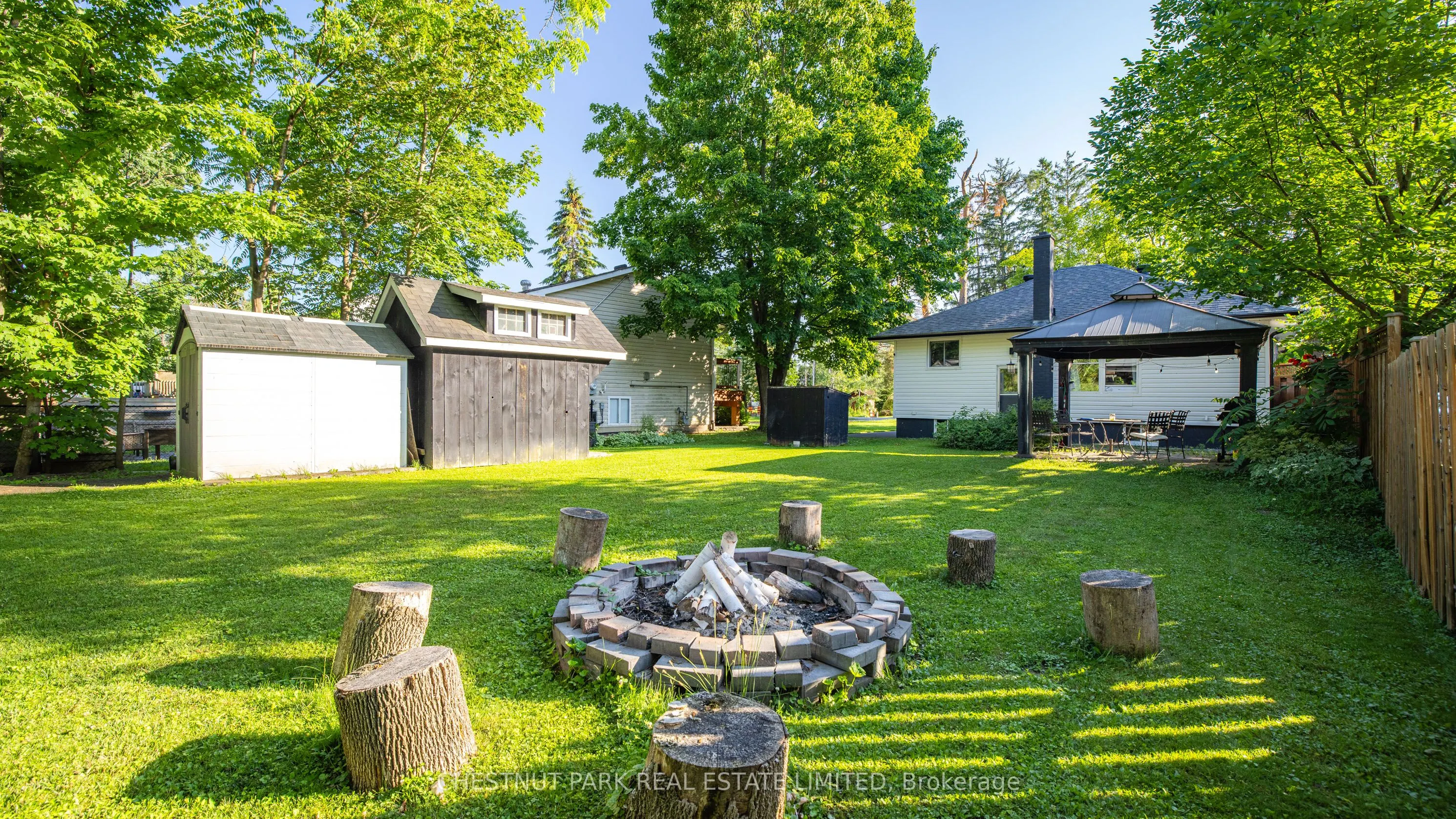 47 Lakeshore Road W
