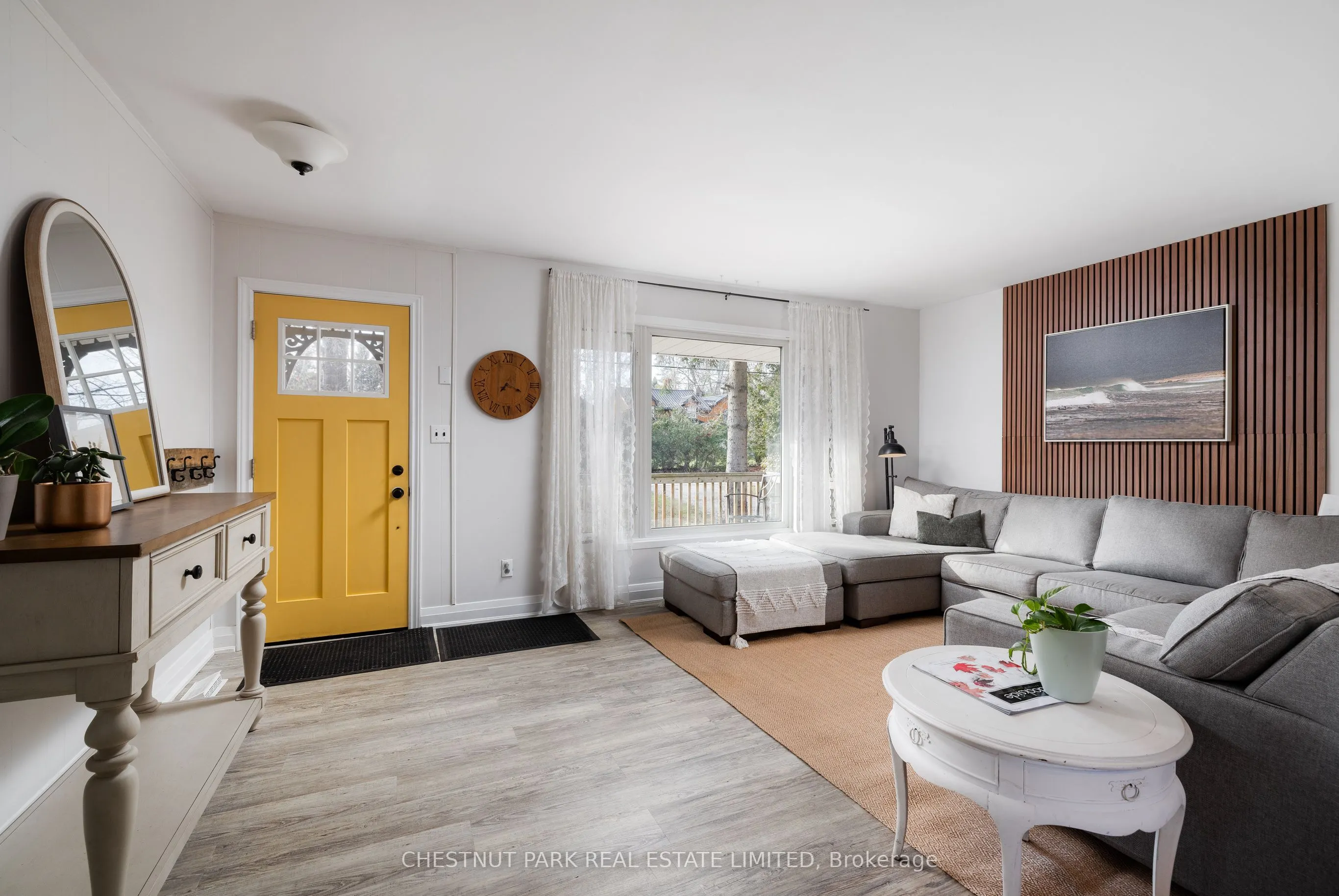 47 Lakeshore Road W