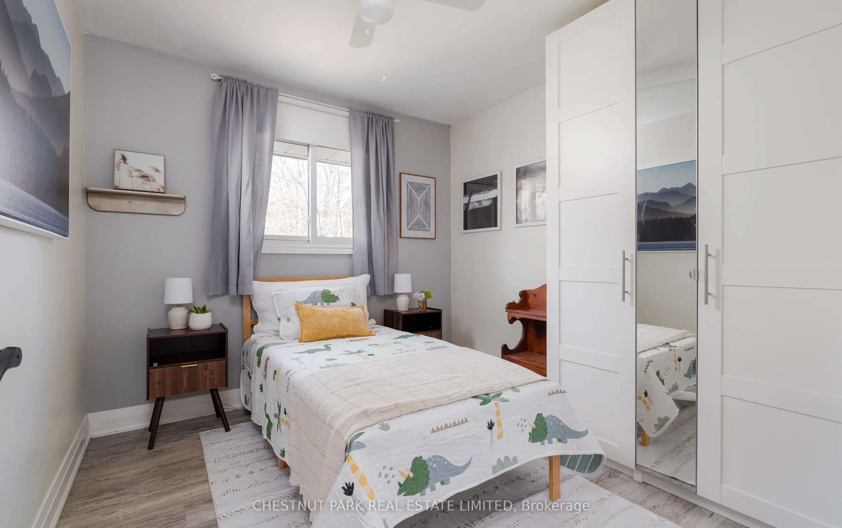 47 Lakeshore Road W