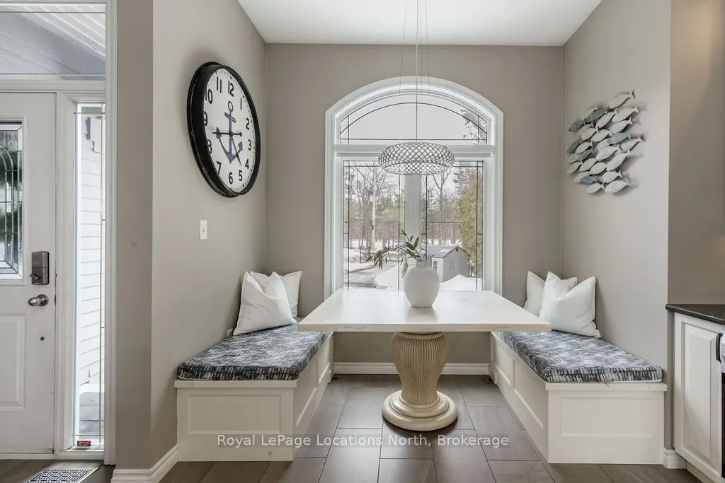 1094 RIVER Road W