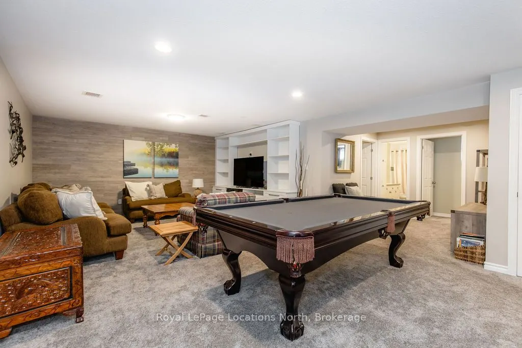 1094 RIVER Road W