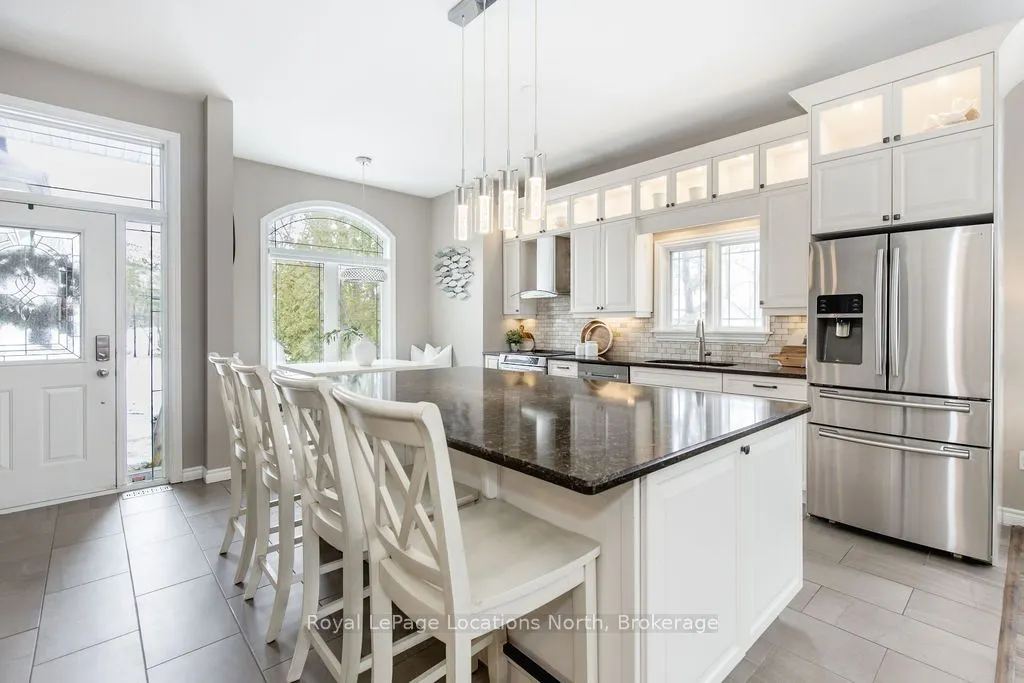 1094 RIVER Road W
