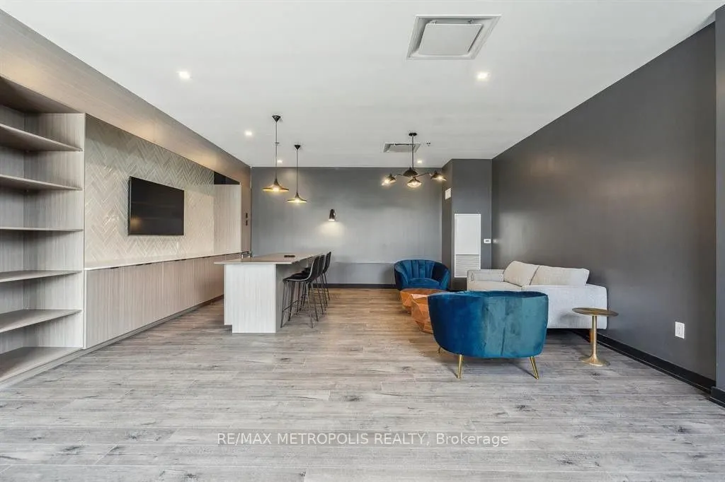 430 Essa Road #422