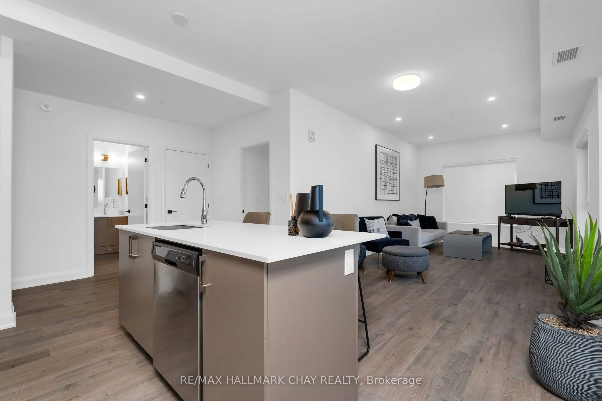 58 Lakeside Terrace #1105