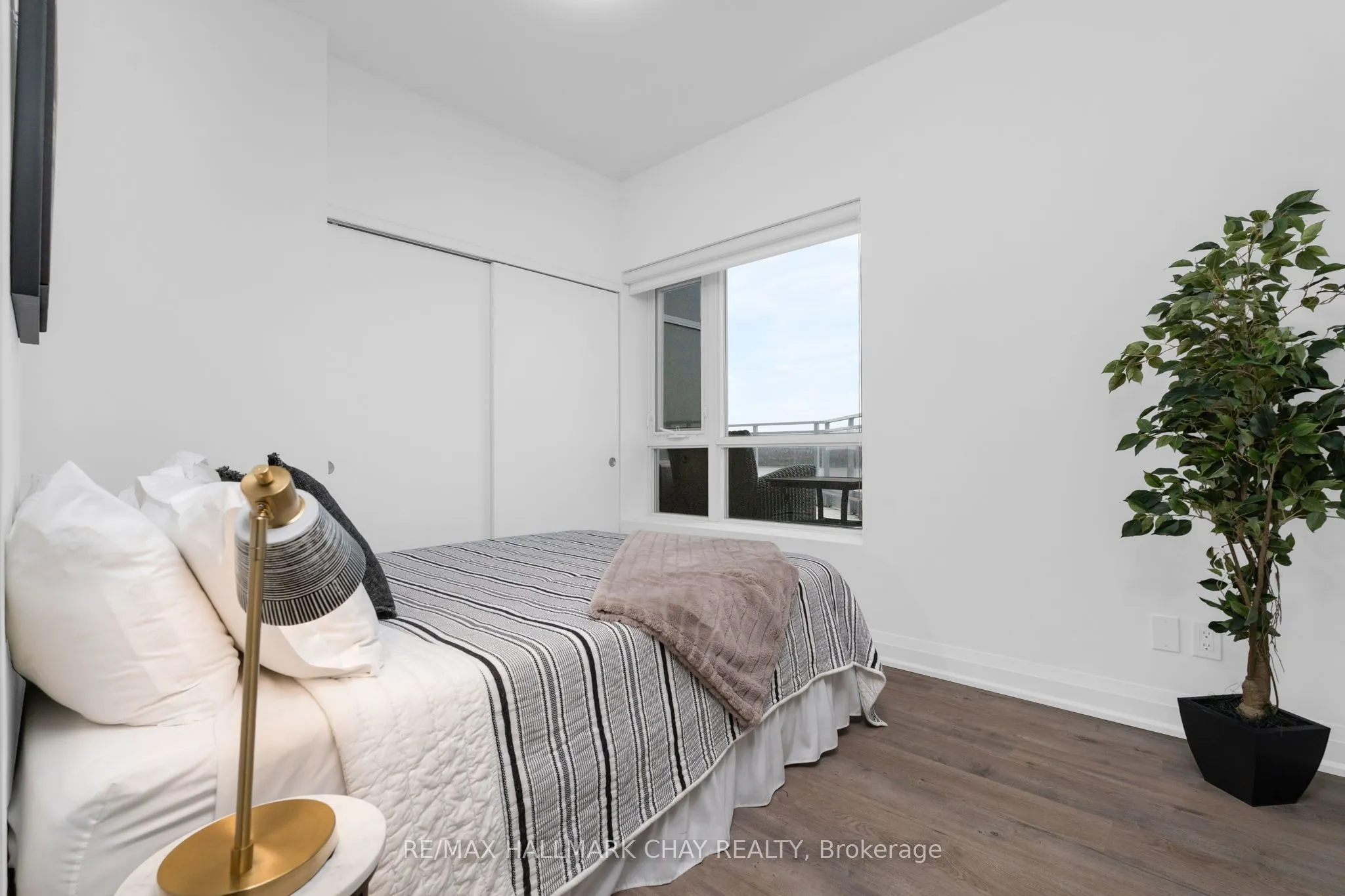 58 Lakeside Terrace #1105