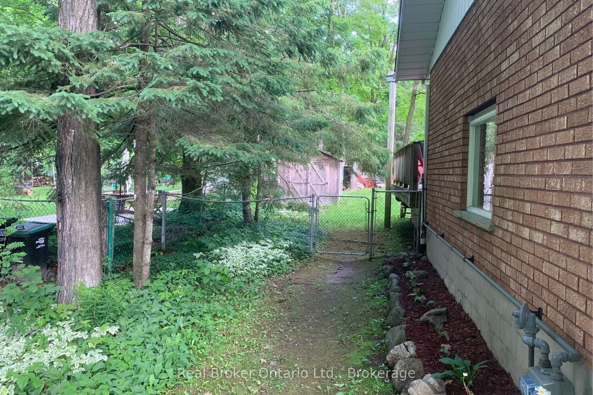 16 Mundy Avenue