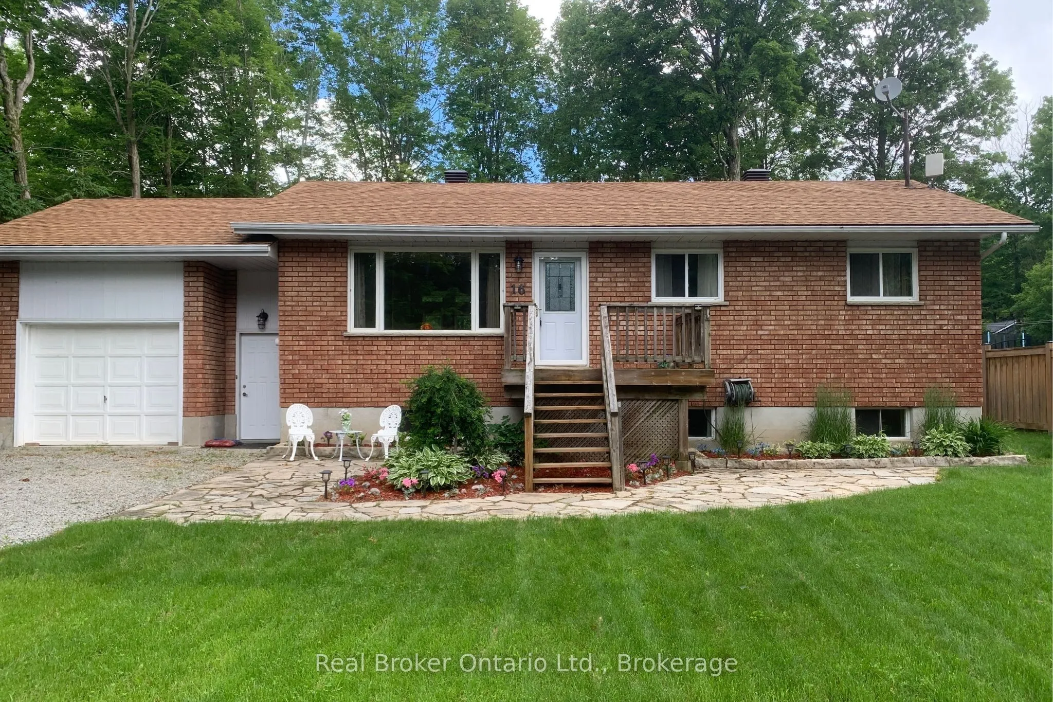 16 Mundy Avenue