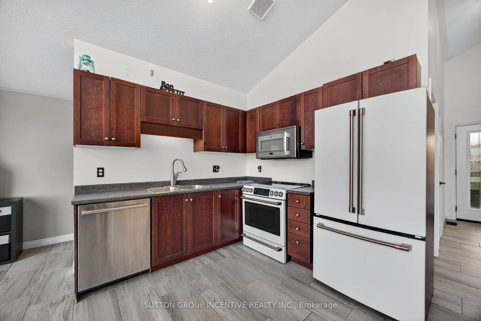 211 Moon Point Drive