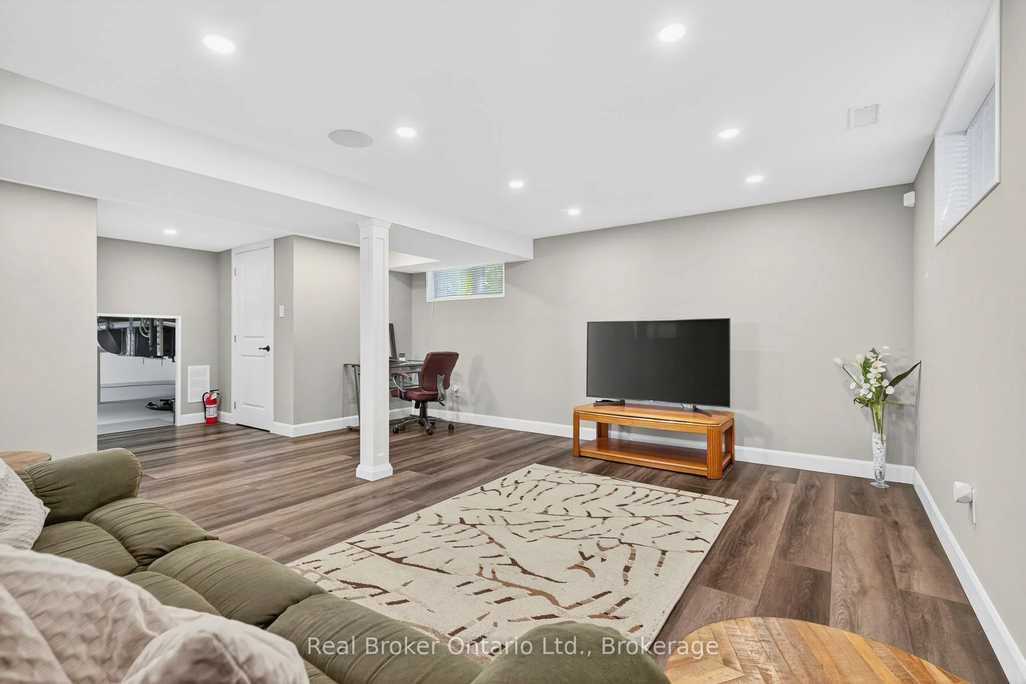 1948 Tiny Beaches Road S