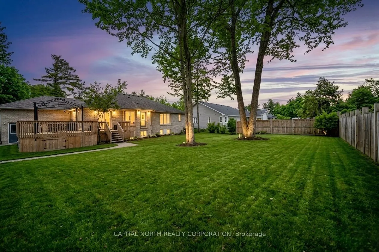 8 Downer Crescent